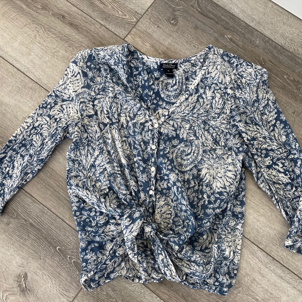 Lucky Brand top with front tie with unique print.